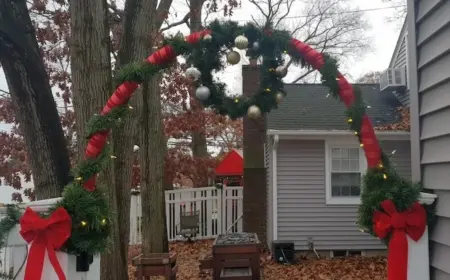 Günstige Weihnachtsdeko mit Schwimmnudeln selber basteln als eine kreative Vorbereitung für die Feiertage