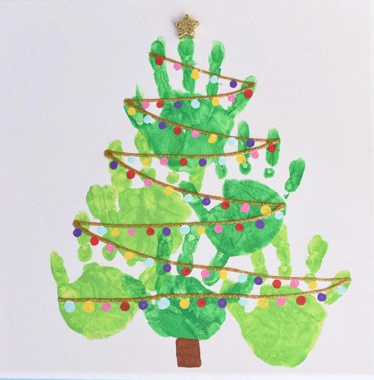 Wie kann man Handabdruck-Weihnachtskarten mit Kindern basteln - Weihnachtsbaum