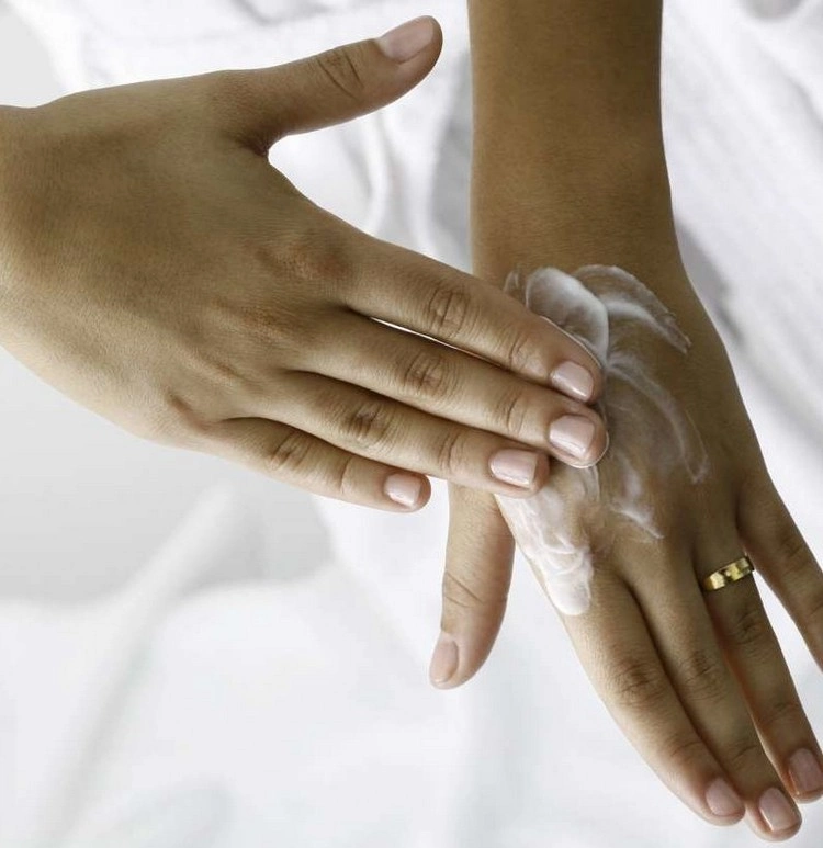 Handcreme für extrem trockene Hände - Welche Inhaltsstoffe wichtig sind