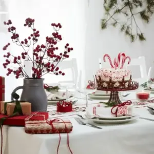 Ikea zu Weihnachten 2022 - Skandinavische Tischgestaltung mit Rot und Weiß