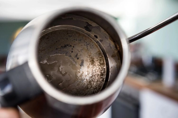 Kalk aus Wasserkocher und Kaffeemaschine entfernen