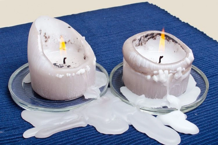 Kerzenwachs entfernen aus Kleidung, Tischdecke und Stoffen