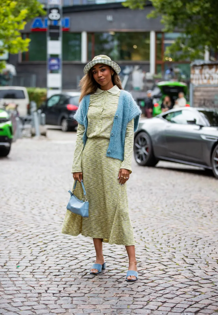 Kleid mit Strickjacke kombinieren Pullover Trends Herbst Winter 2022