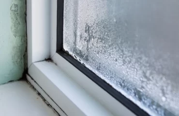 Kondenswasser am Fenster innen vermeiden Tipps