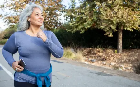 Krafttraining im Alter Vorteile Bauchfett verlieren Frau ab 60
