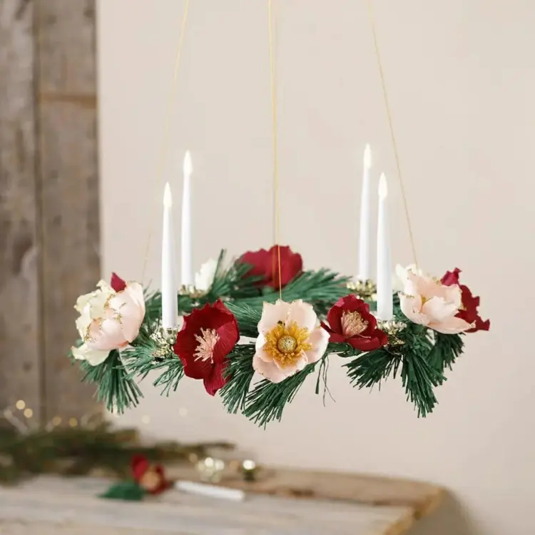 Künstliche Blumengirlande zum Schmücken eines hängenden Kranzes für die Adventsdeko