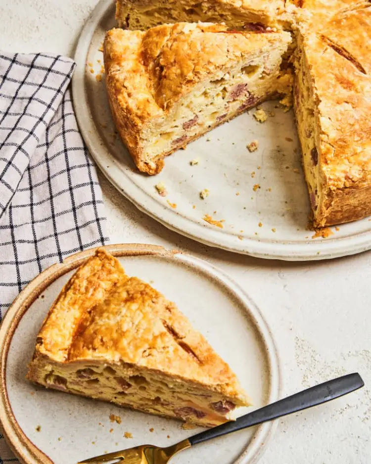 Quick leek cake recipe with yeast dough without letting it rise