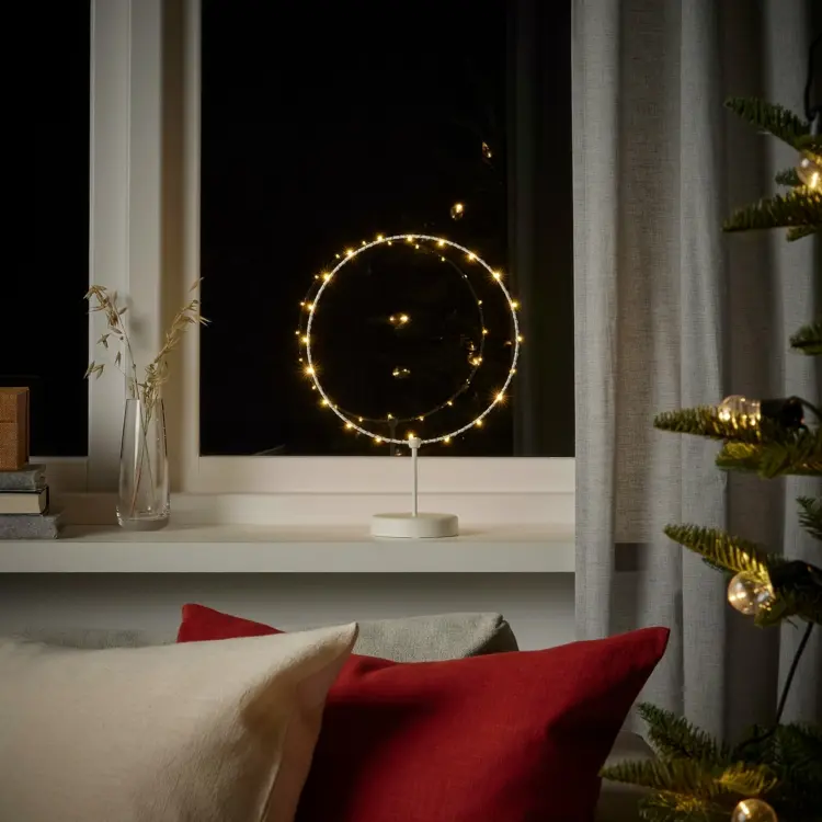 Leuchtende Weihnachtsdeko fürs Wohnzimmer von Ikea - Ring für die Fensterbank
