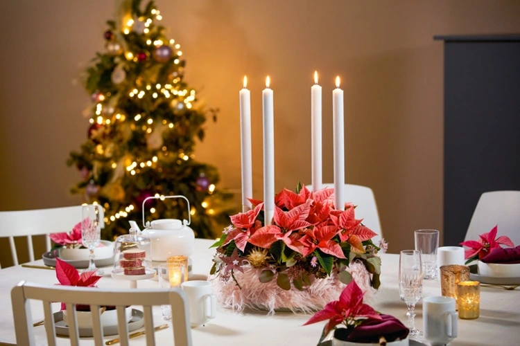 Moderne Adventsdeko mit Kerzen selber machen für den Tisch