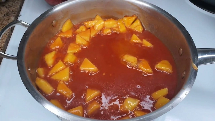 Probieren Sie, die Variation mit Ananas selber zuzubereiten und genießen Sie die Soße