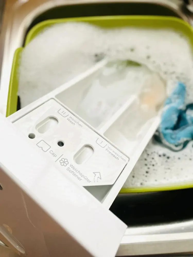 Schleim in der Waschmaschine und im Waschmittelfach entfernen