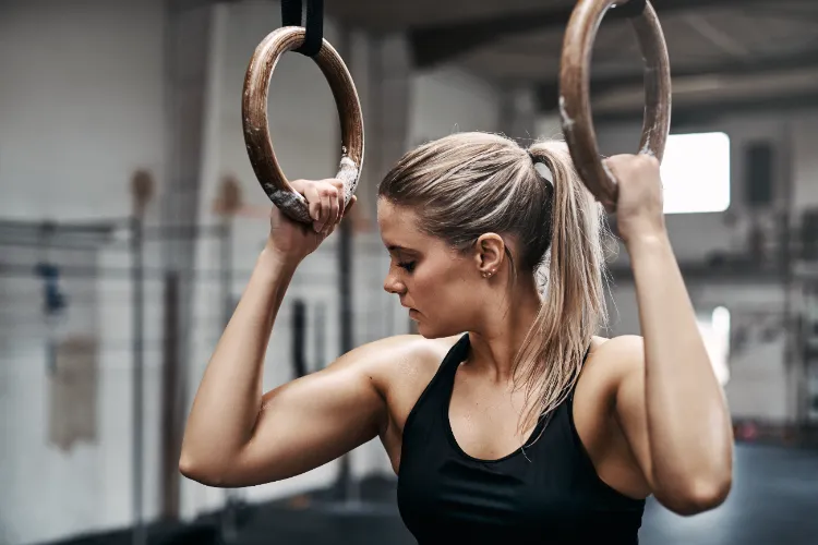 Schulter-Training für Frauen Schulter Übungen mit Eigengewicht