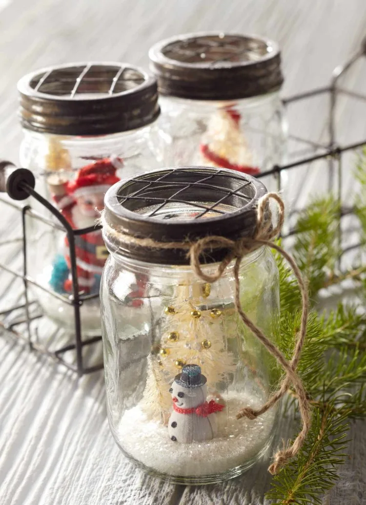 Weihnachtsdeko im Glas mit Schneemann und Kunst Weihnachtsbaum