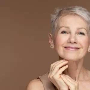 Welche Foundation für Frauen ab 60 - Was sollten Sie beachten, um die beste Grundierung für reife Haut zu finden