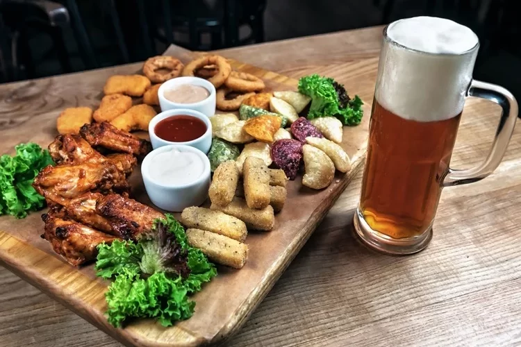 Welche Snacks zum Bier können Sie für die WM zubereiten