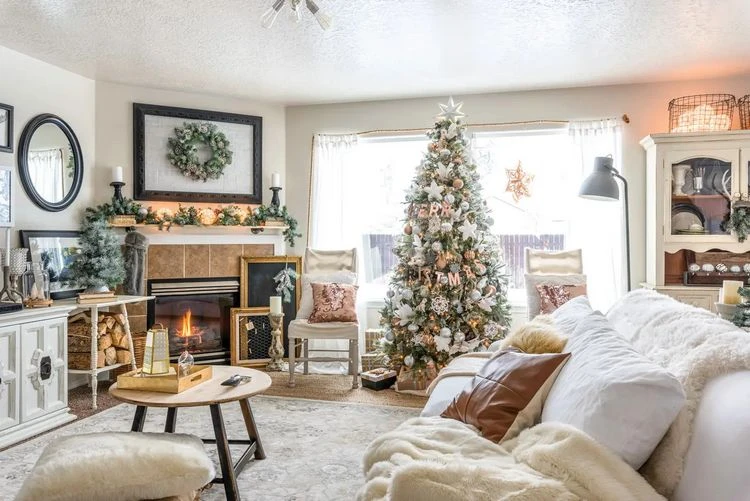 Wohnraum weihnachtlich dekorieren - moderne Farben