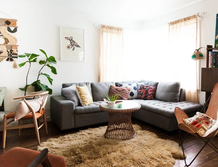 Zottelige Texturen schaffen eine gemütliche Atmosphäre in der Wohnung