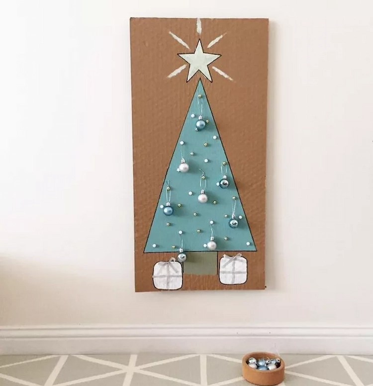 dekoratives wandbild als diy weihnachtsdekoration aus recycelten materialien und malfarben basteln