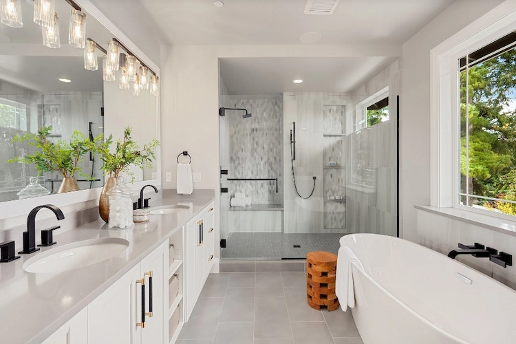 doppewaschbecken im bad mit dusche gestalten und rustikale elemente mit modernem design kombinieren