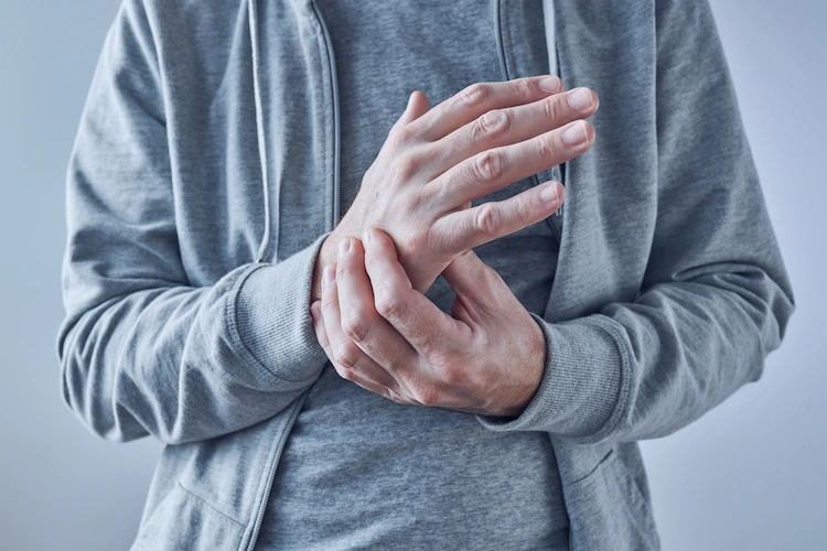 rheumatoide arthrithis kann zu gelenkschmerzen im alter führen