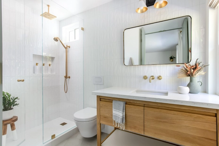 rustikale und dennoch moderne duscharmaturen aus kupfer bei der badezimmerplanung wählen
