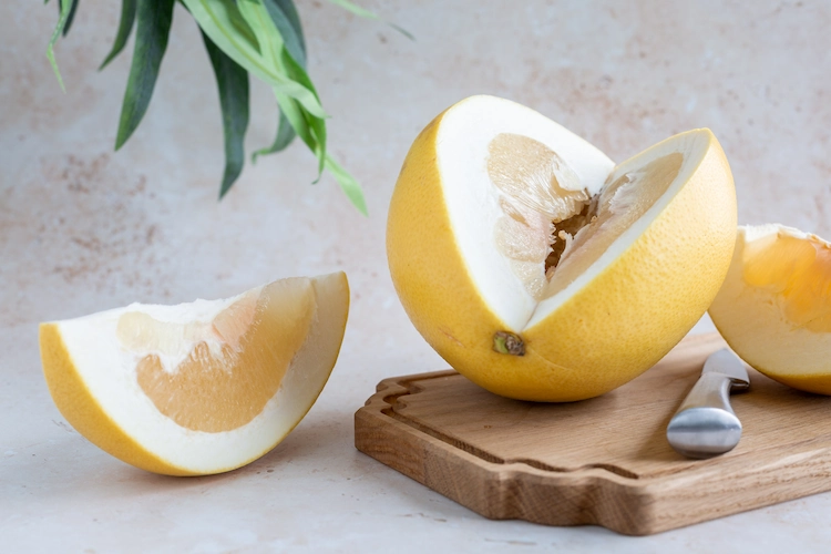 schnelle und leichte methoden zum schneiden von zitrusfrüchten wie pomelos