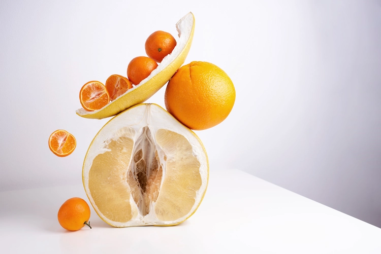 unterschied zwischen pomelo und anderen ähnlichen zitrusfrüchten wie mandarinen und grapefruit
