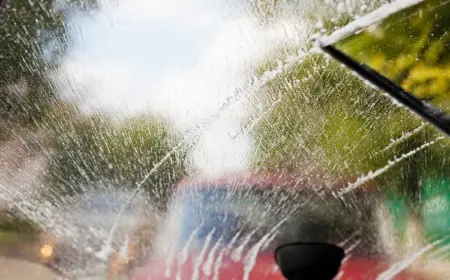 während der fahrt scheibenwaschdüsen auf funktion prüfen und klare sicht erhalten