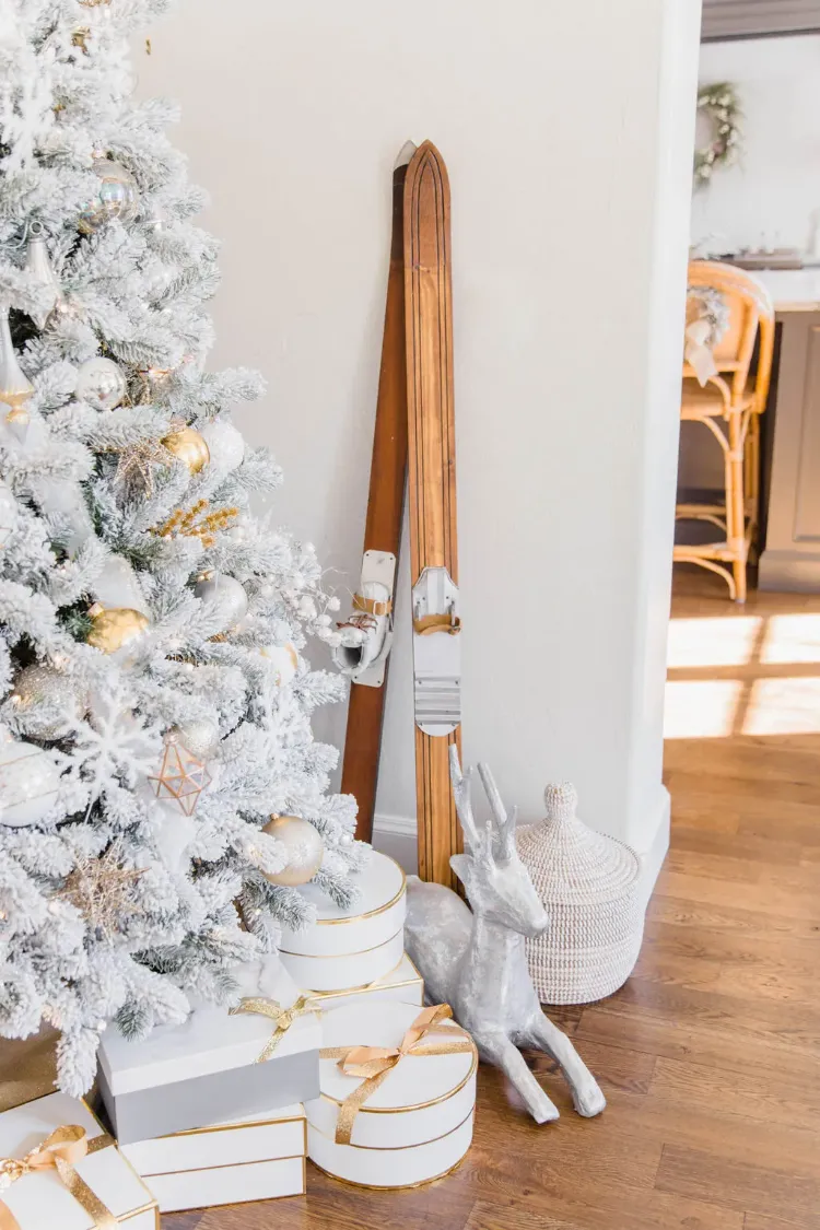 weiße Weihnachtsdeko Ideen weißer Weihnachtsbaum dekorieren Bilder