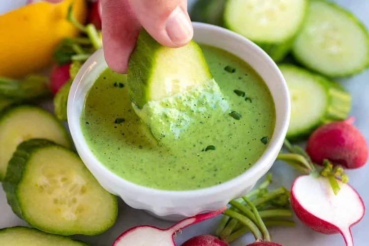 wie macht man Green Goddes Salad Dressing kalorienarme Dips Rezepte