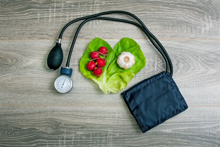 Blutdruck senken ohne Medikamente mit diesen 10 einfachen Methoden und Änderungen der Lebensweise