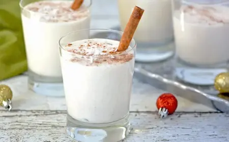 Coquito ist ein weihnachtlicher Cocktail mit Kokoslikör und Zimt