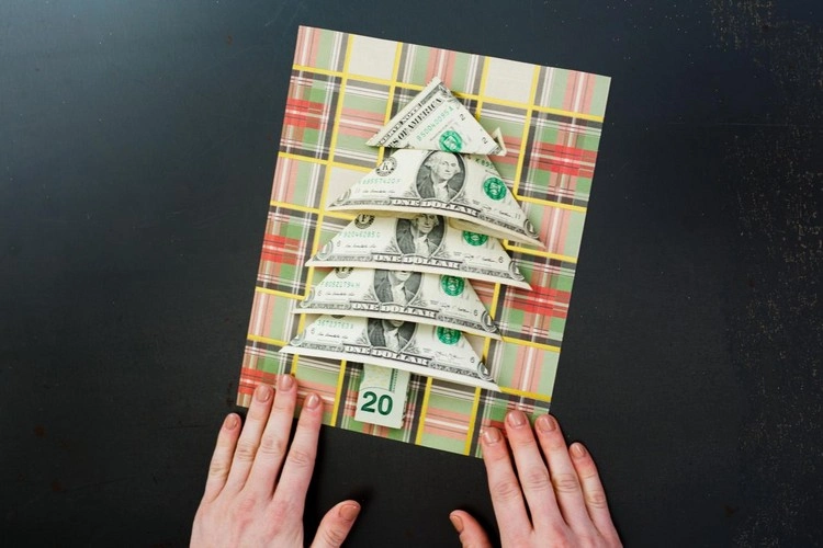 DIY Weihnachtsbaum aus Geldscheinen