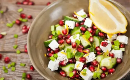 Die Salate mit Granatapfelkernen sind lecker und passend für den Winter