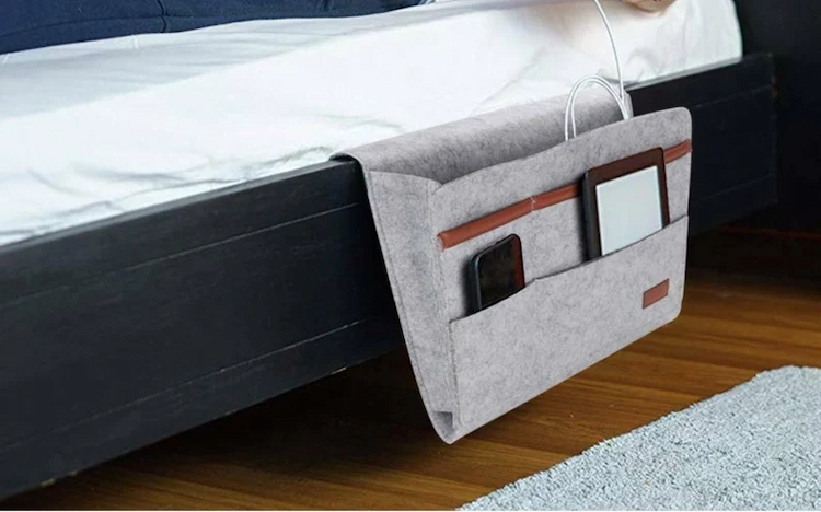 Eine praktische Filztasche hilft, die wichtigsten Dinge am Bett oder auf der Couch griffbereit zu haben