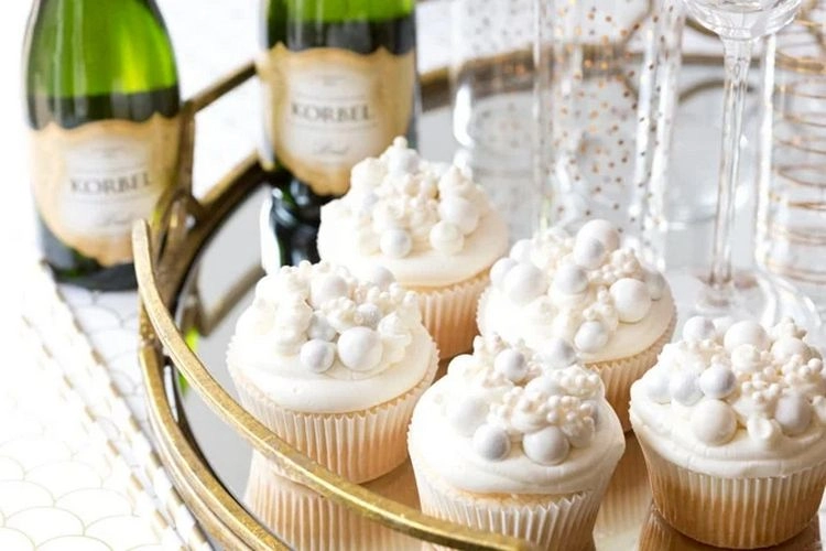 Einfaches Dessert für Silvester zubereiten - Champagner-Cupcakes