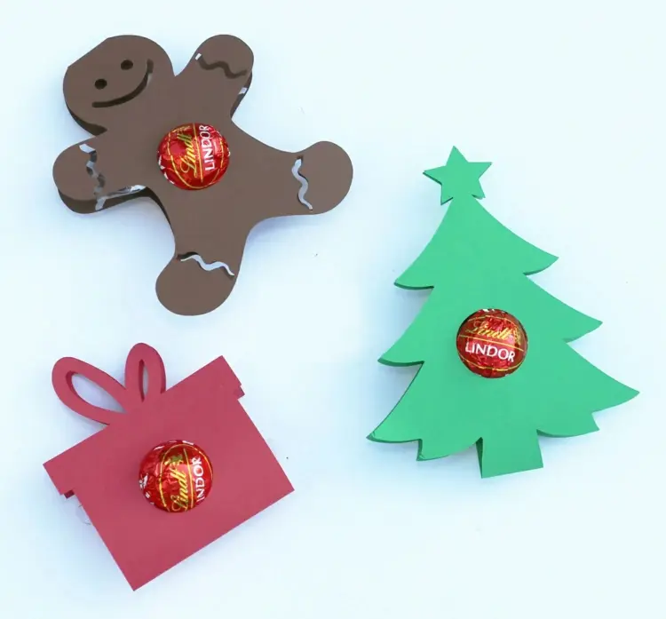 Geschenke aus Süßigkeiten selber machen mit Lindor von Lindt - Schablonen für Baum und Lebkuchen