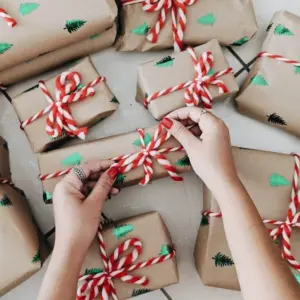 Kleine Geschenkideen für jeden auf Ihrer Liste - So erfreuen Sie Ihre Liebsten zu Weihnachten, ohne unvernünftige Kosten