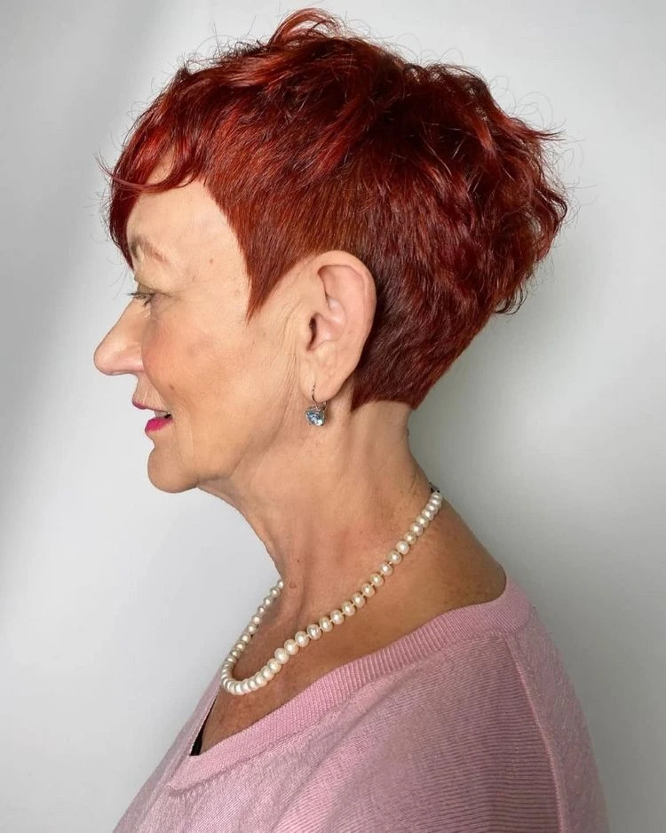 Kupferrotes Haar für Damen über 70
