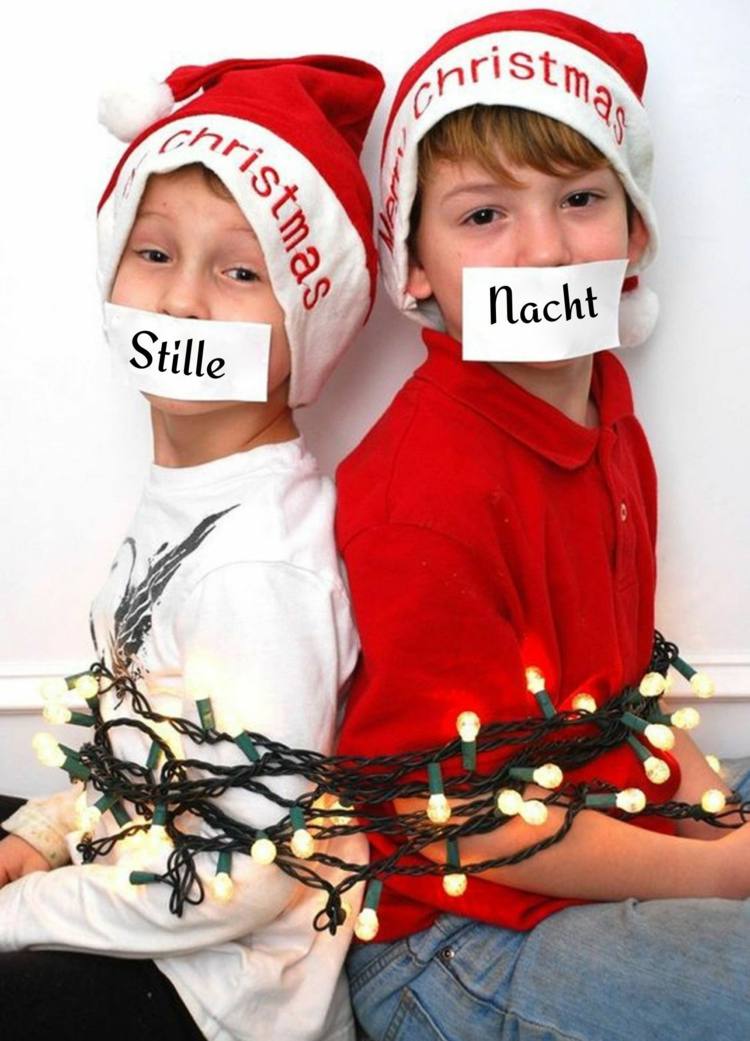 Lustige Weihnachtsbilder für Eltern - Stille Nacht mit geknebelten Kindern und Lichterkette