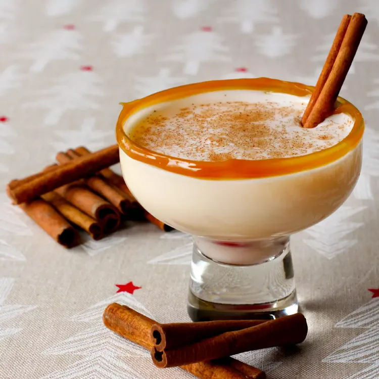 Prosecco Cocktails Weihnachten Winter-Getränke mit Eierlikör Rezepte