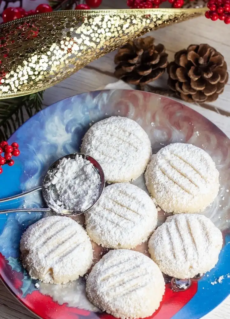 Powdered sugar snowflake recipe Advent season
