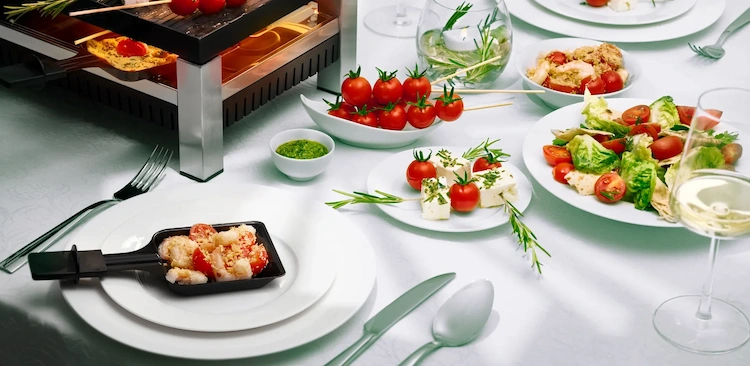 Raclette Tisch decken - Servieren Sie mindestens einen grünen Salat