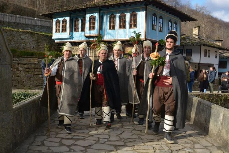Traditionen zu Weihnachten aus der ganzen Welt - Koledari (Sänger) in Bulgarien