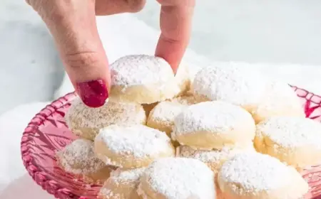 Traumstücke Plätzchen mit Puderzucker bestäubt