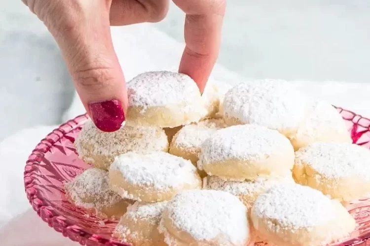 Traumstücke Plätzchen mit Puderzucker bestäubt