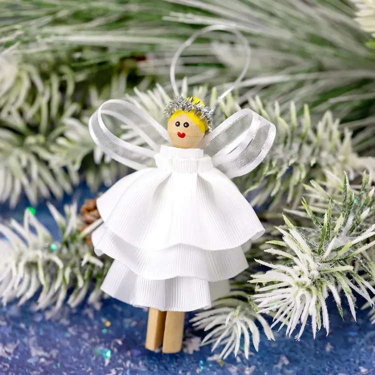 Upcycling Engel basteln nachhaltige Weihnachtsdeko aus Wäscheklammern selber machen.jph
