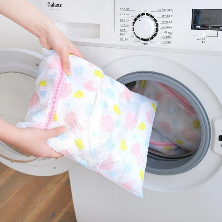 Waschen Sie Ihren Schal in der Maschine immer mithilfe eines Wäschesacks