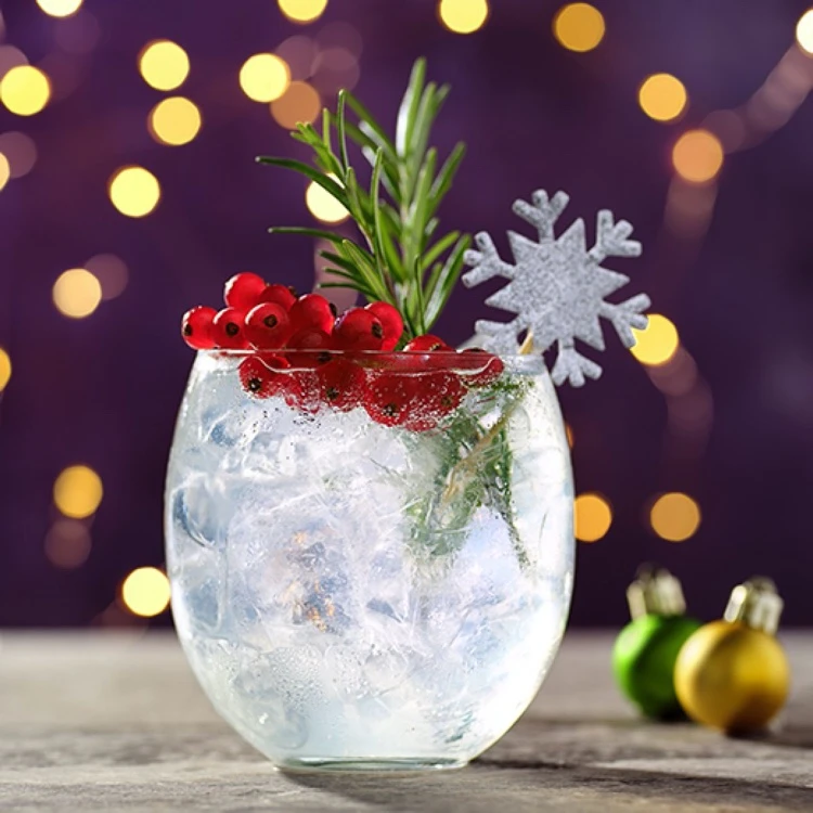 Weihnachtscocktail Gin-gle Bell mit selbstgemachtem Rosmarin-Sirup