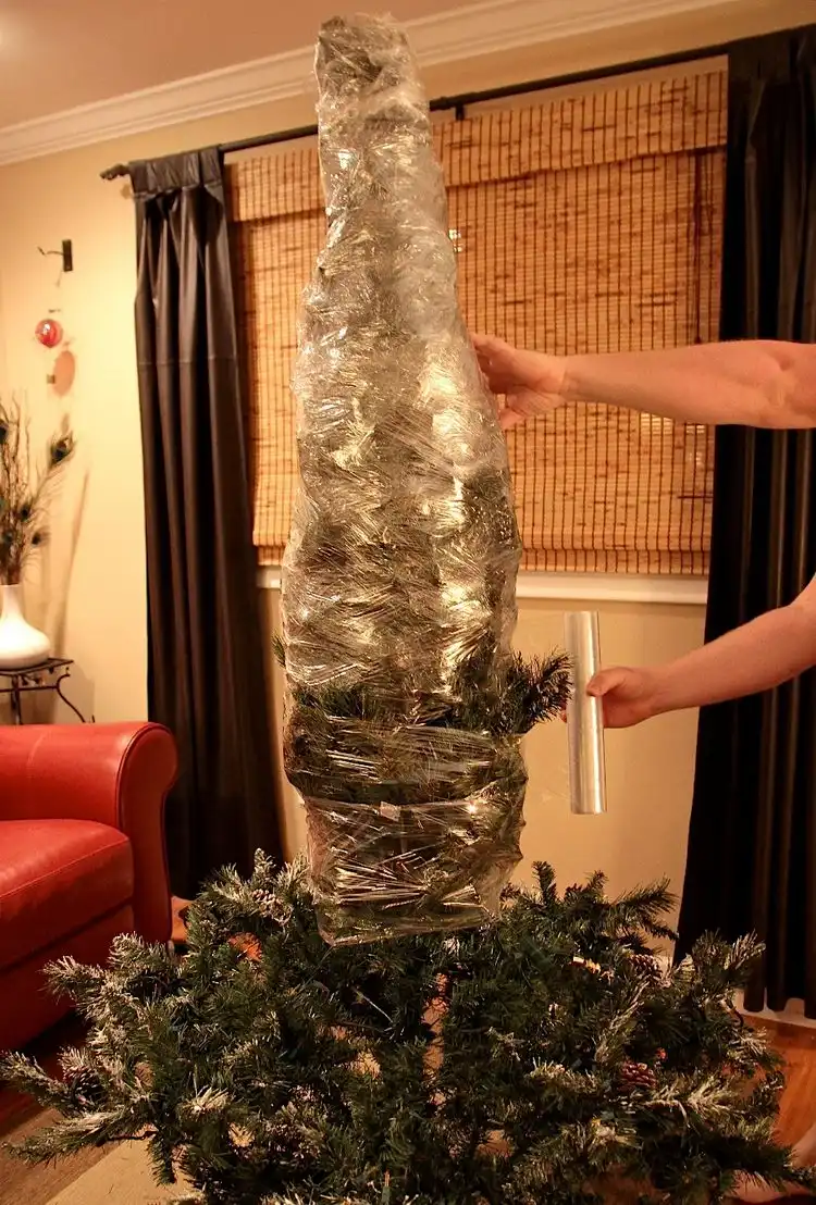 Weihnachtsdeko aufbewahren - Verpacken Sie Ihren Baum in Folie